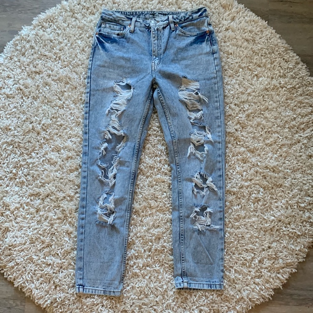 Aeropostale mom jean size 4, light wash.